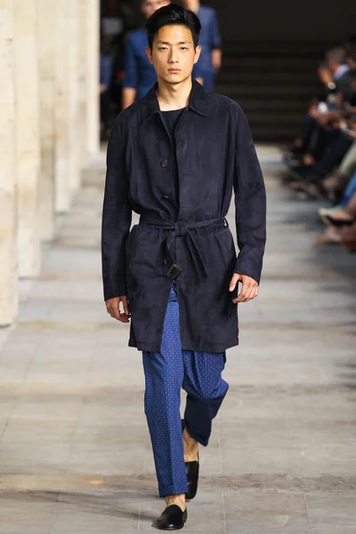 Look 3